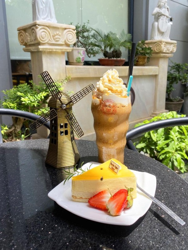 Mousse chanh leo tại Huyền Ngân Bakery