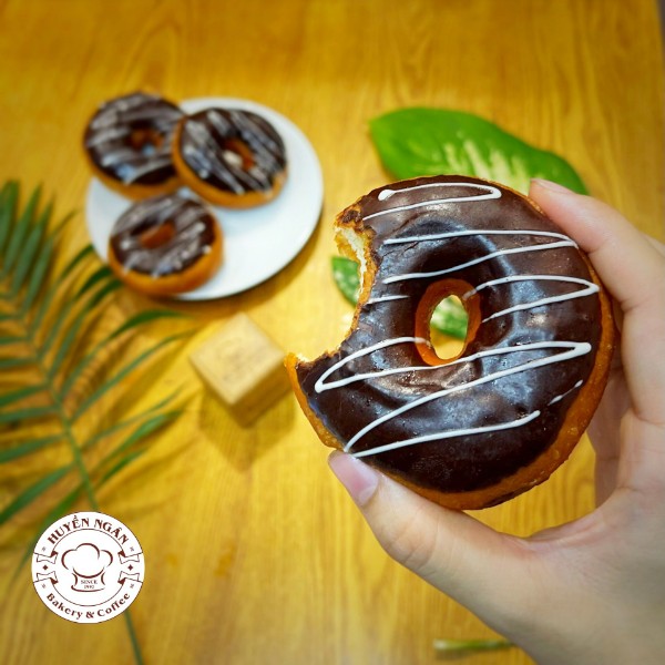 Bánh donut có nhân kem thơm ngon