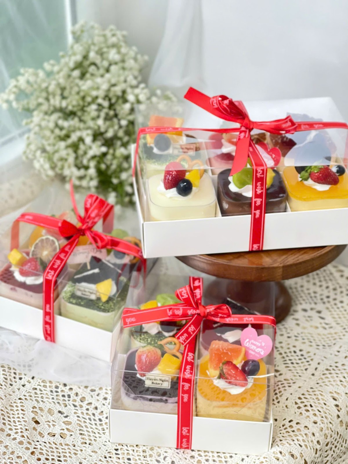 Set Bánh Mousse Mix Vị  Món Quà Tinh Tế Và Ngọt Ngào Cho Ngày 20/10